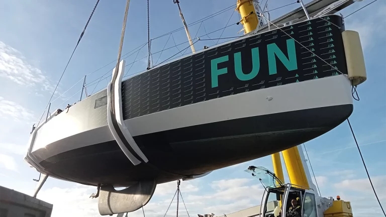 Le "Fun" est prêt à prendre la mer avec sa nouvelle livrée réalisée par Pirou Nautisme.