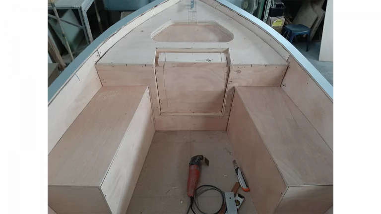 Etape 14 : Fabrication des emplacements de coffres dans le mannequin en bois du pont de l'Amzer