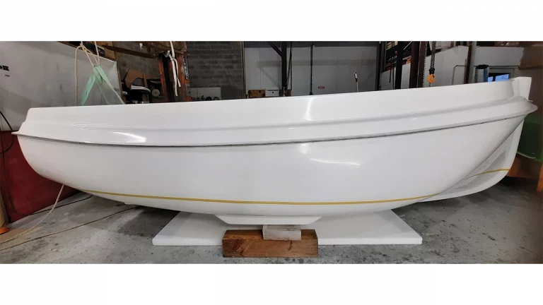 Etape 23 : Pontage de l'Amzer, le bateau prend sa forme définitive.