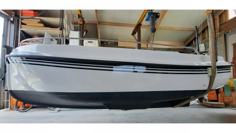 Etape 24 : Pose des finitions : antifouling, peinture...