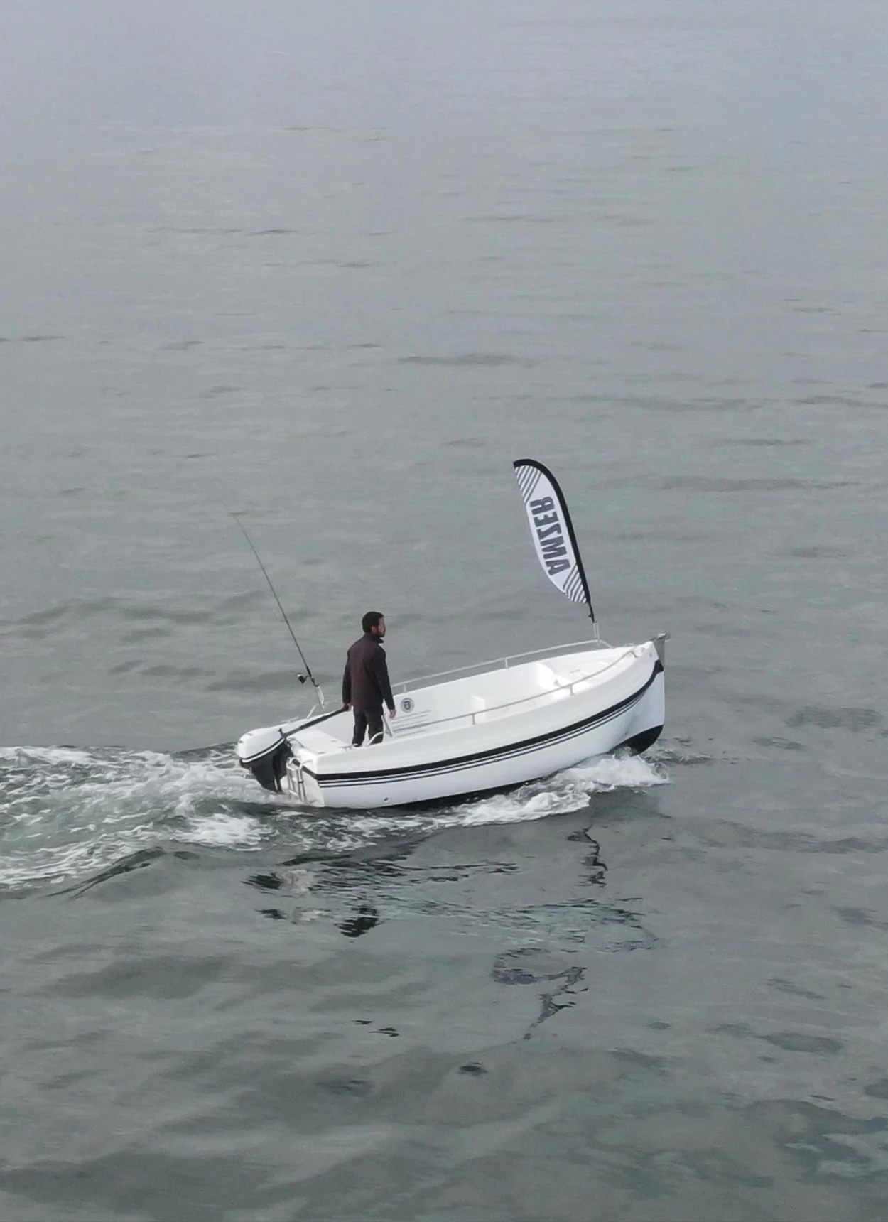 Conçu pour transporter 4 personnes et du matériel, l'Amzer est le navire idéal de la pêche côtière