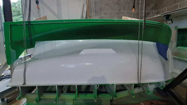 Etape 8 : Démoulage du moule de l'Amzer : séparation entre le mannequin et le moule final.