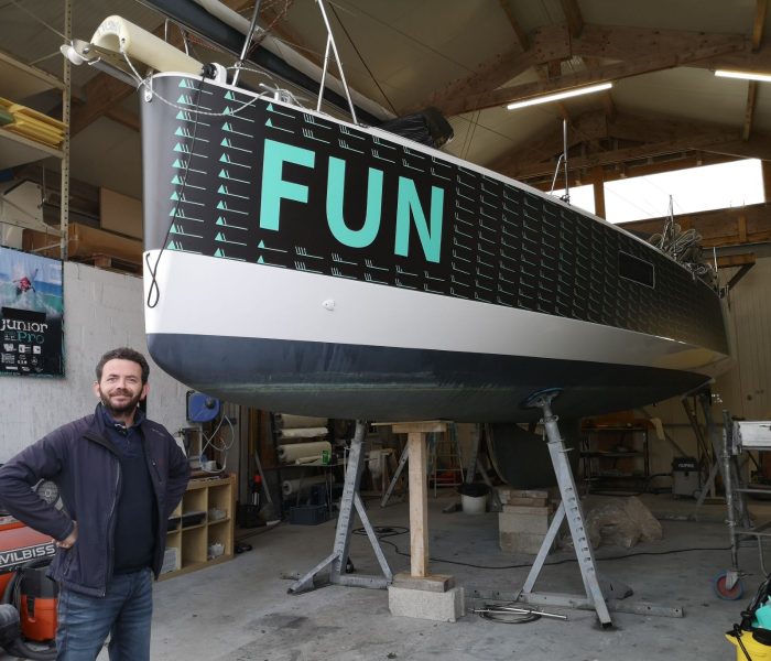 JB Pirou devant le Fun, navire de course au large